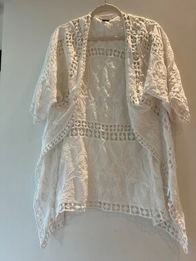 Coco + Carmen White Textured Crochet Top size s/m